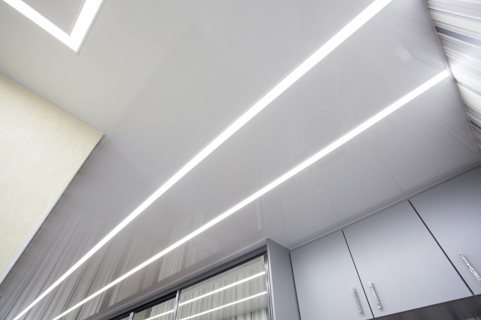 Заказать световые потолки с линией света в г. Юрюзань